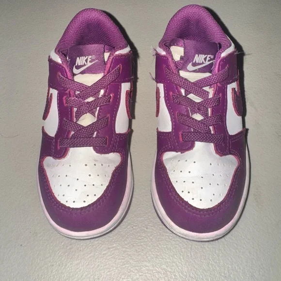 Nike Kids Sneakers in Purple and White - Picture 2 of 6